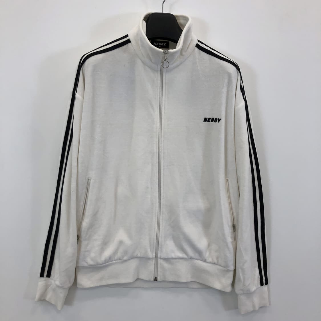 NERDY 널디 벨벳 화이트져지 M 상품이미지1