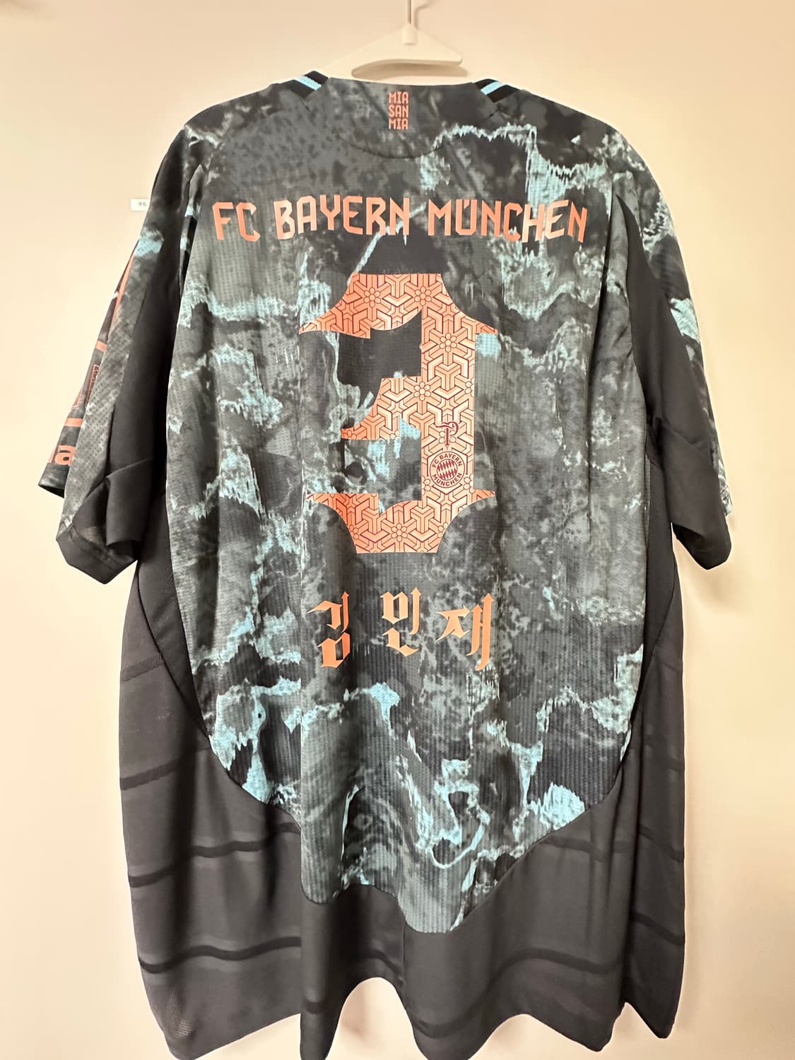 24/25 바이에른 뮌헨 어웨이 어센틱 김민재(한글마킹) 해외2XL 상품이미지1