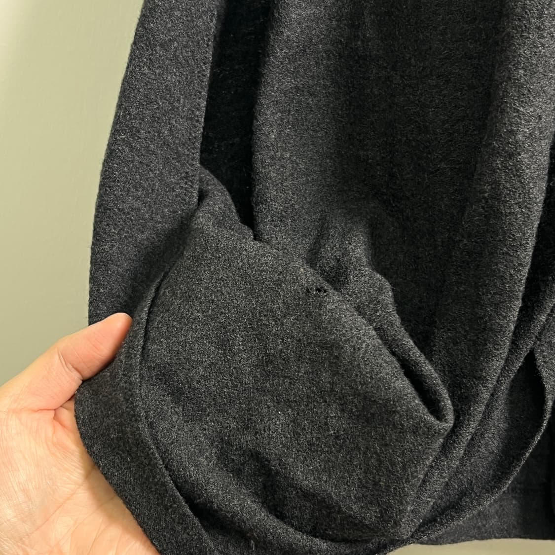 이세이미야케 퍼머넌트 차콜 울 가디건 상품이미지9