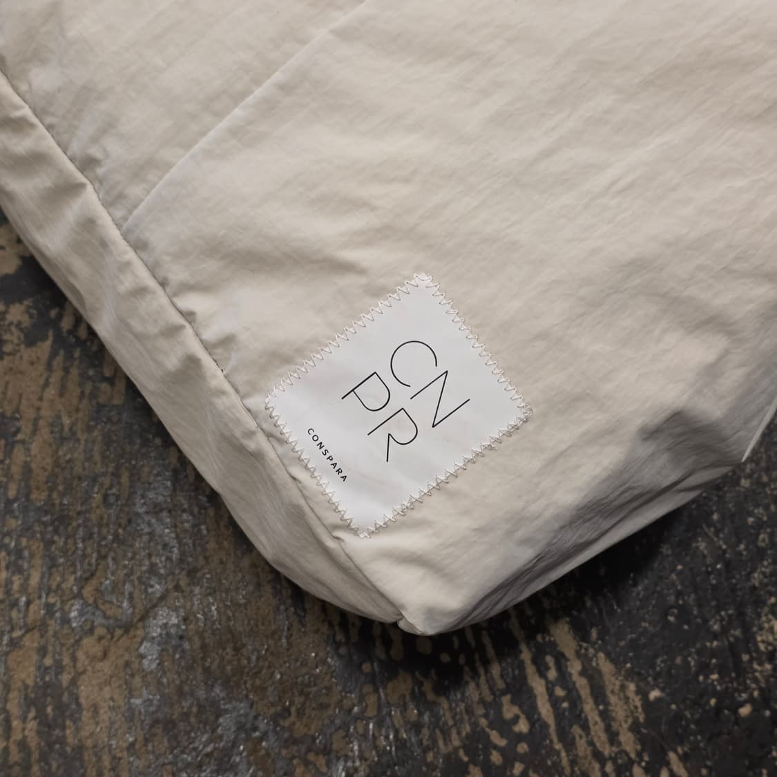 R) CNPR 드로우스트링 숄더백 아이보리 상품이미지4