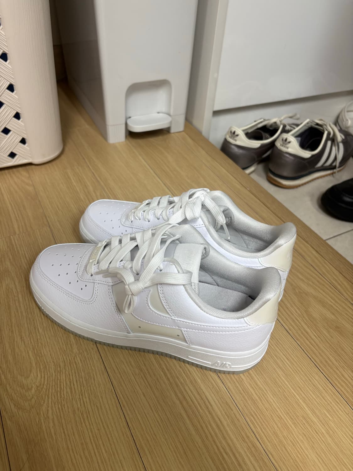 새상품)나이키 우먼스 에어 포스 1 07 화이트고스트 IH3204-10 상품이미지2