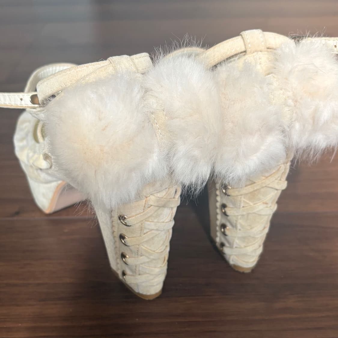 리즈리사 퍼 리본 레이스 스웨이드 펌프스 힐 상품이미지1