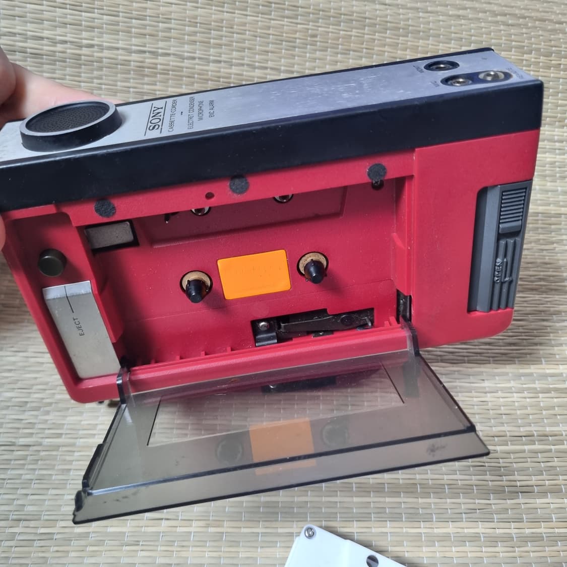 초희귀품 70년대 일본 소니 빨강 카세트플레이어 플레이작동 이상무 상품이미지2