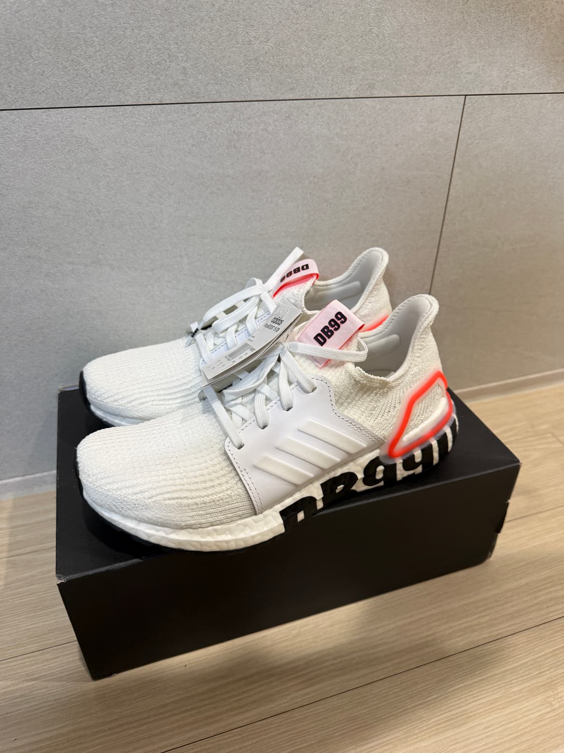 아디다스 울트라부스트 19 데이비드 베컴 트리플 크라운 20주년 상품이미지2