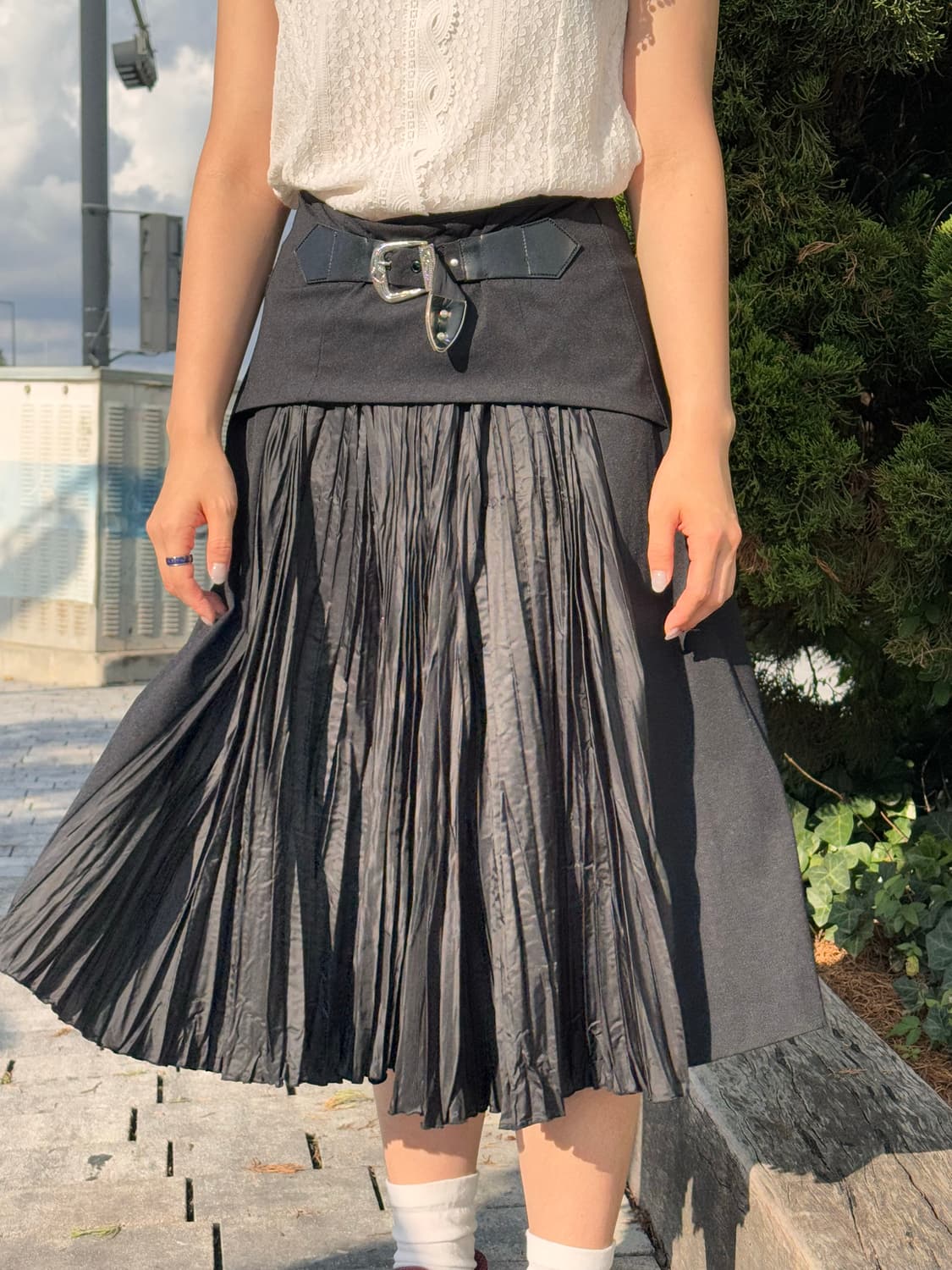 TOGA PULLA Buckle Pleated Midi Skirt 상품이미지6