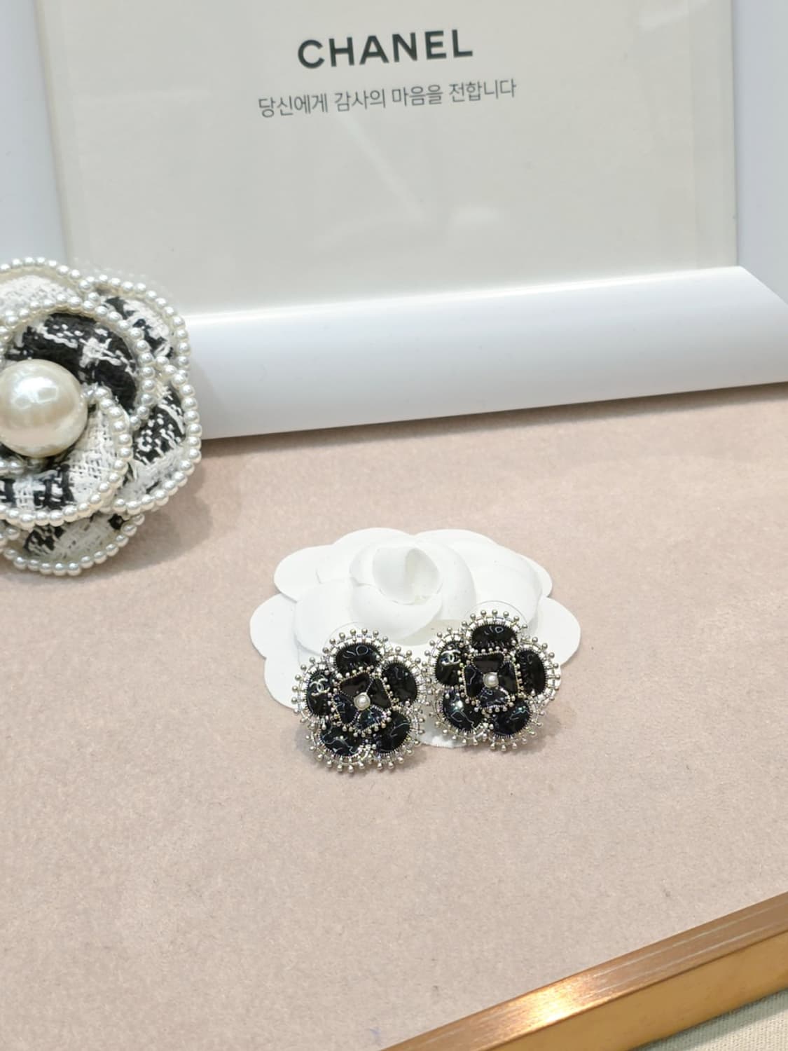 빈티지 샤넬 블랙 꽃 업사이클링 귀걸이 상품이미지2
