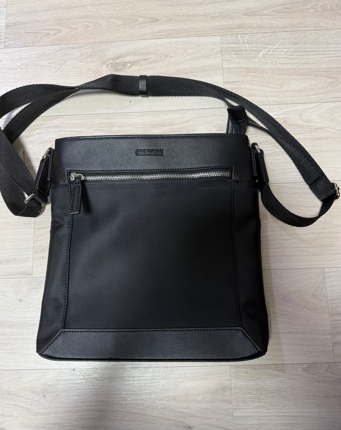 아메리칸 투어리스터 ADEN 아덴 크로스백 L 사이즈 블랙 상품이미지1