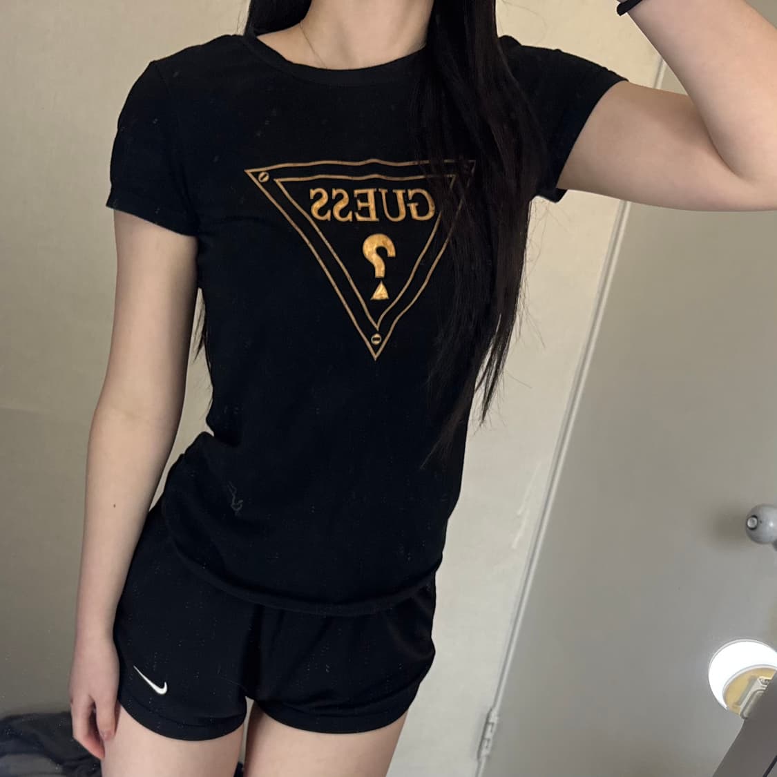 게스 빅로고 반팔티 블랙 상품이미지3