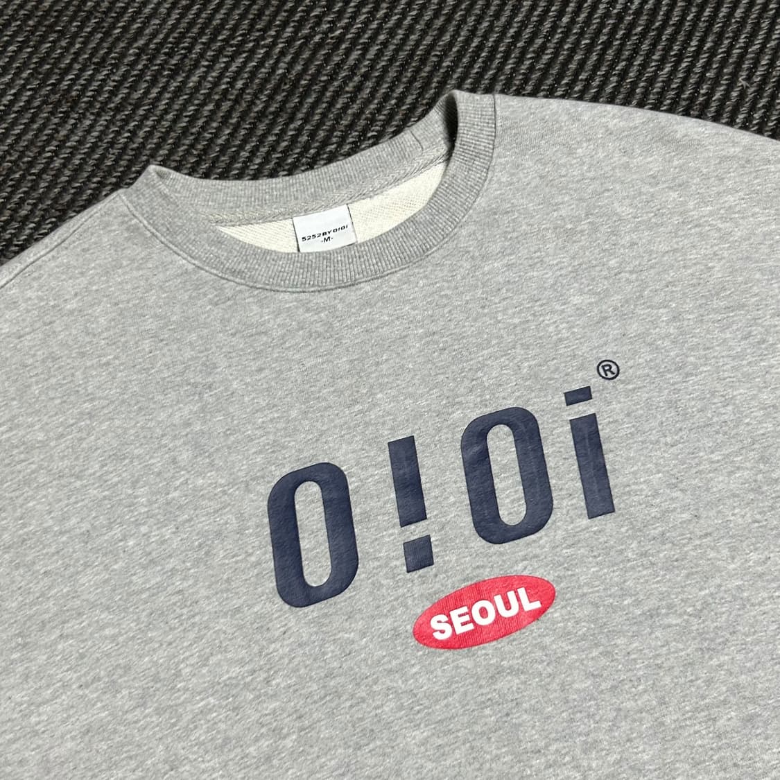 [M] Oioi 오아이오아이 서울 시그니처 그레이 맨투맨 상품이미지3
