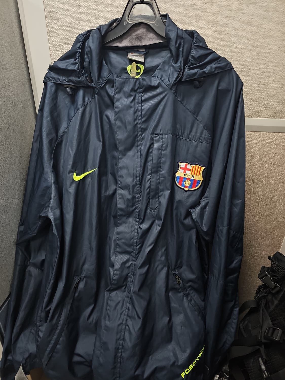 나이키 정품 바르셀로나 정품 바람막이 105사이즈 팝니다
 상품이미지1