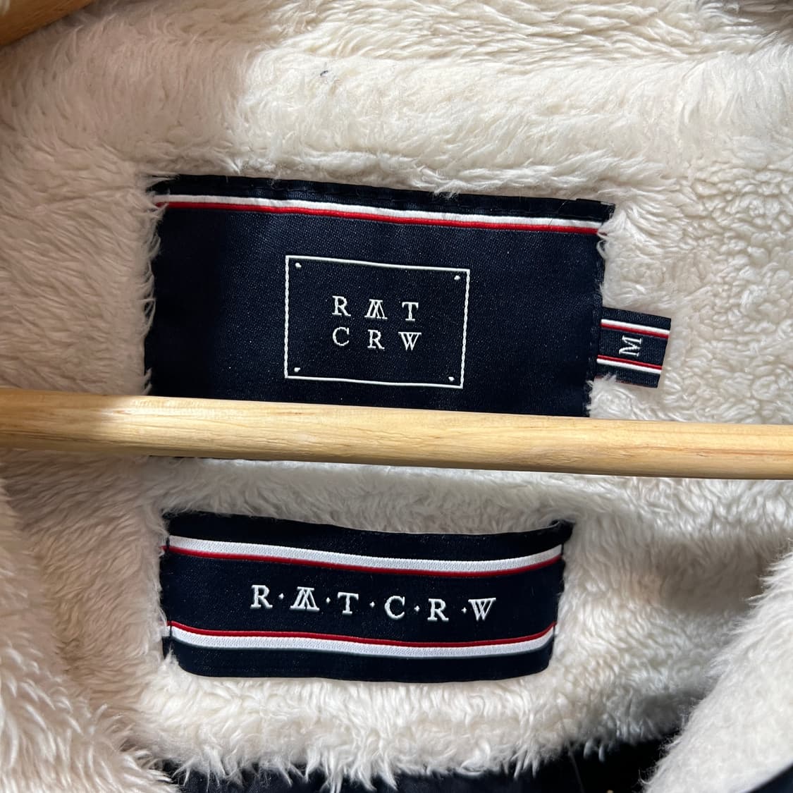 로맨틱크라운 플리스 집업 상품이미지3