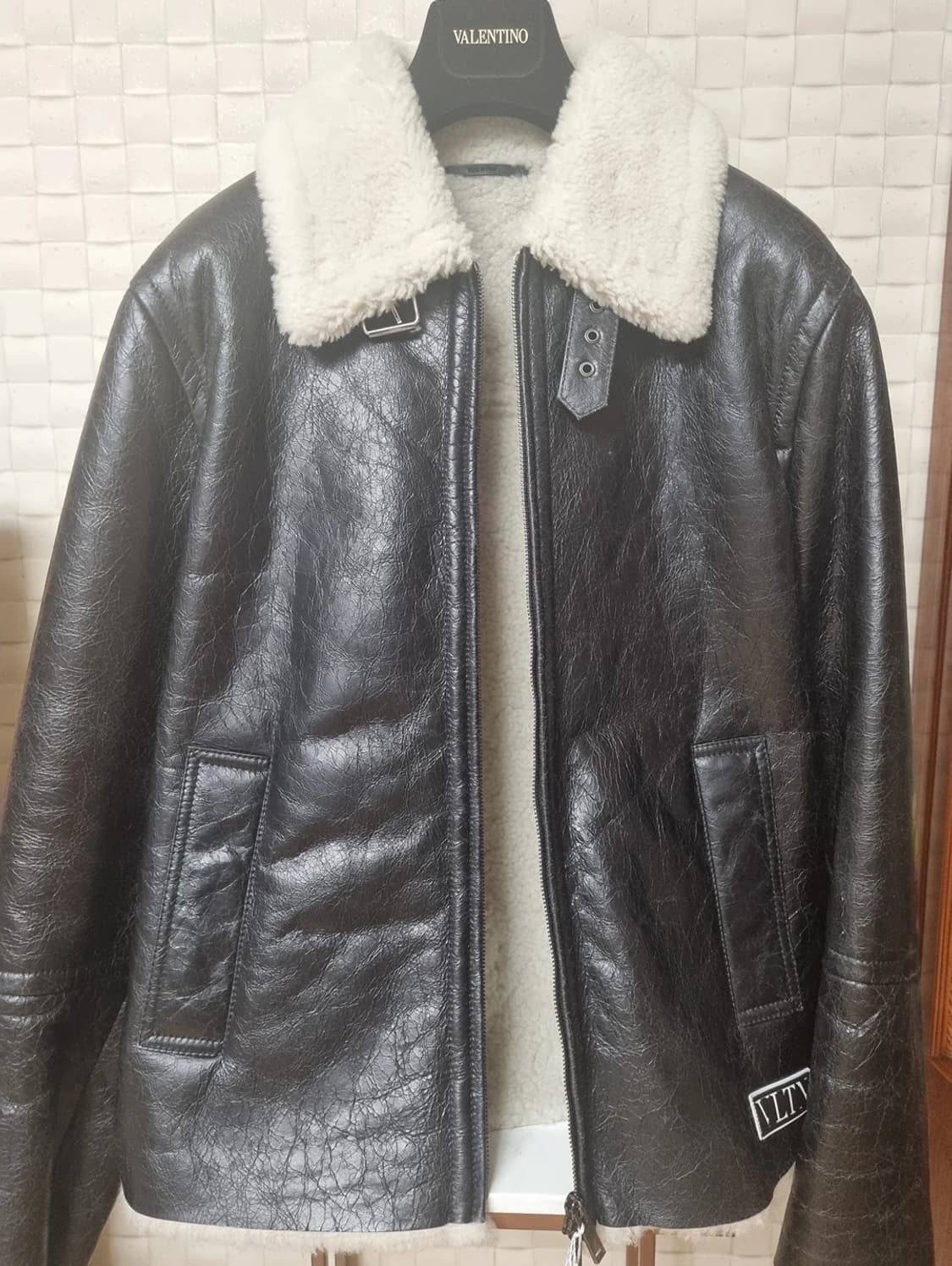 발렌티노 무스탕 판매합니다 상품이미지2