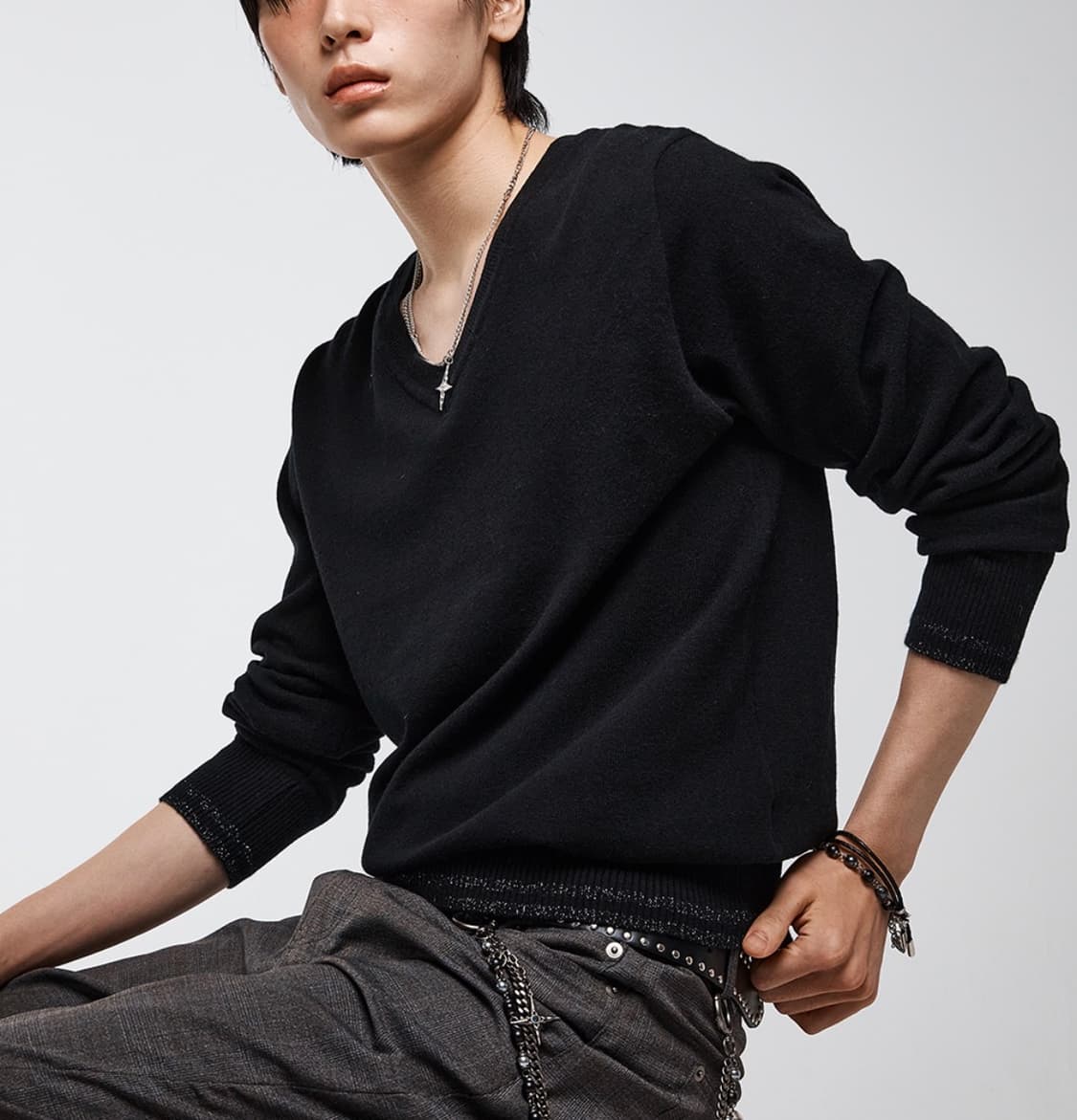 알렌느 메탈릭 V넥 니트 블랙 새상품 3사이즈 판매  상품이미지2