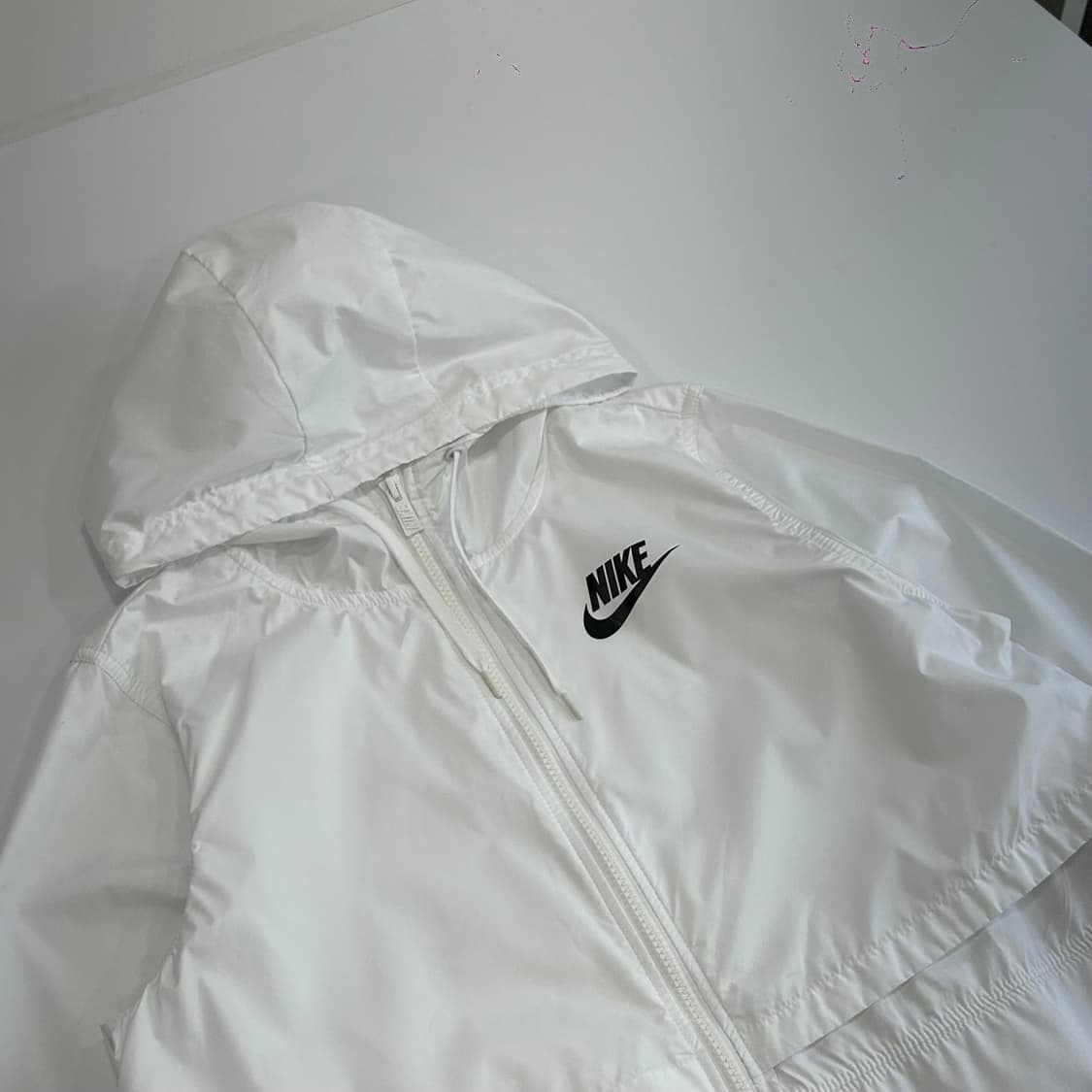 Nike 나이키 스몰로고 화이트 바람막이 상품이미지4