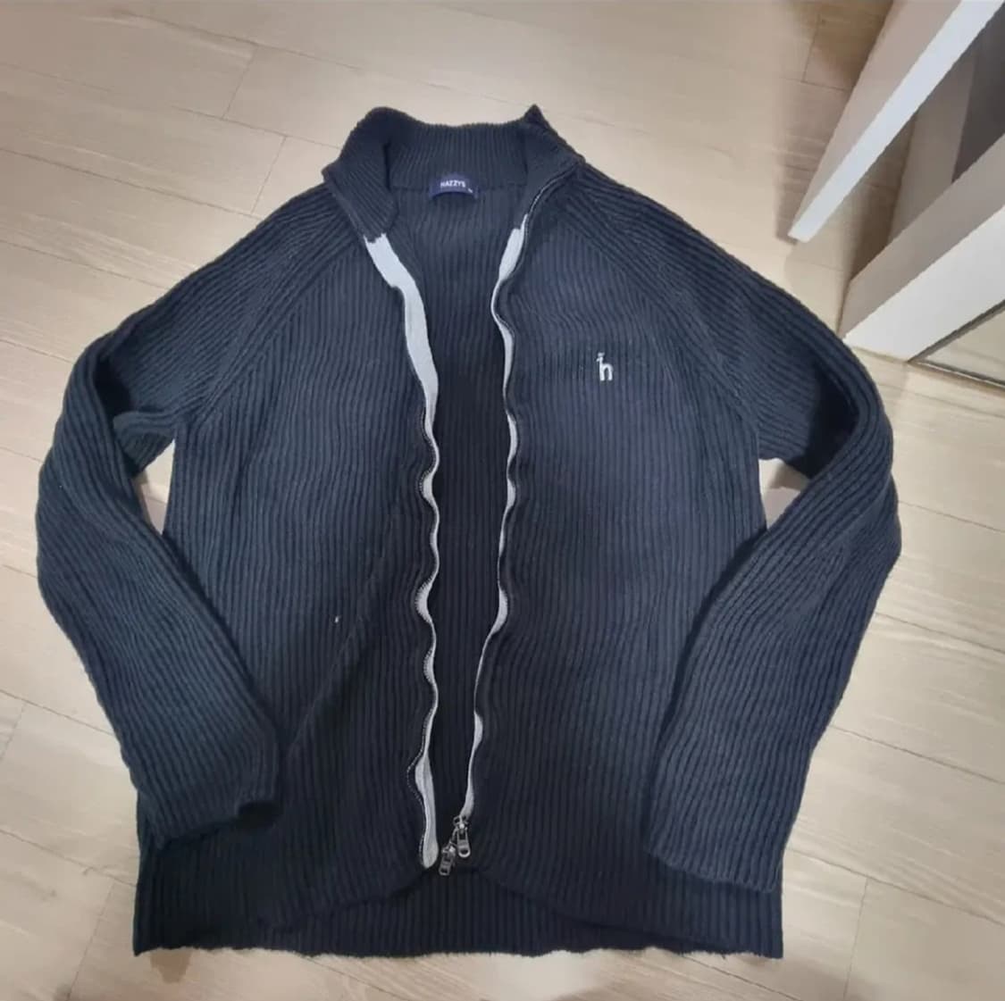 헤지스 집업 니트(100) 상품이미지1