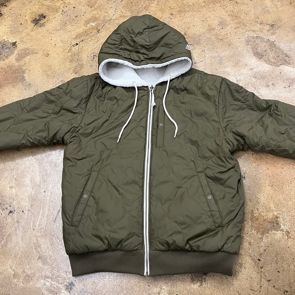 [정품/95] 뉴에라 화이트 뽀글이 카키 양면 후드집업 b19 상품이미지7