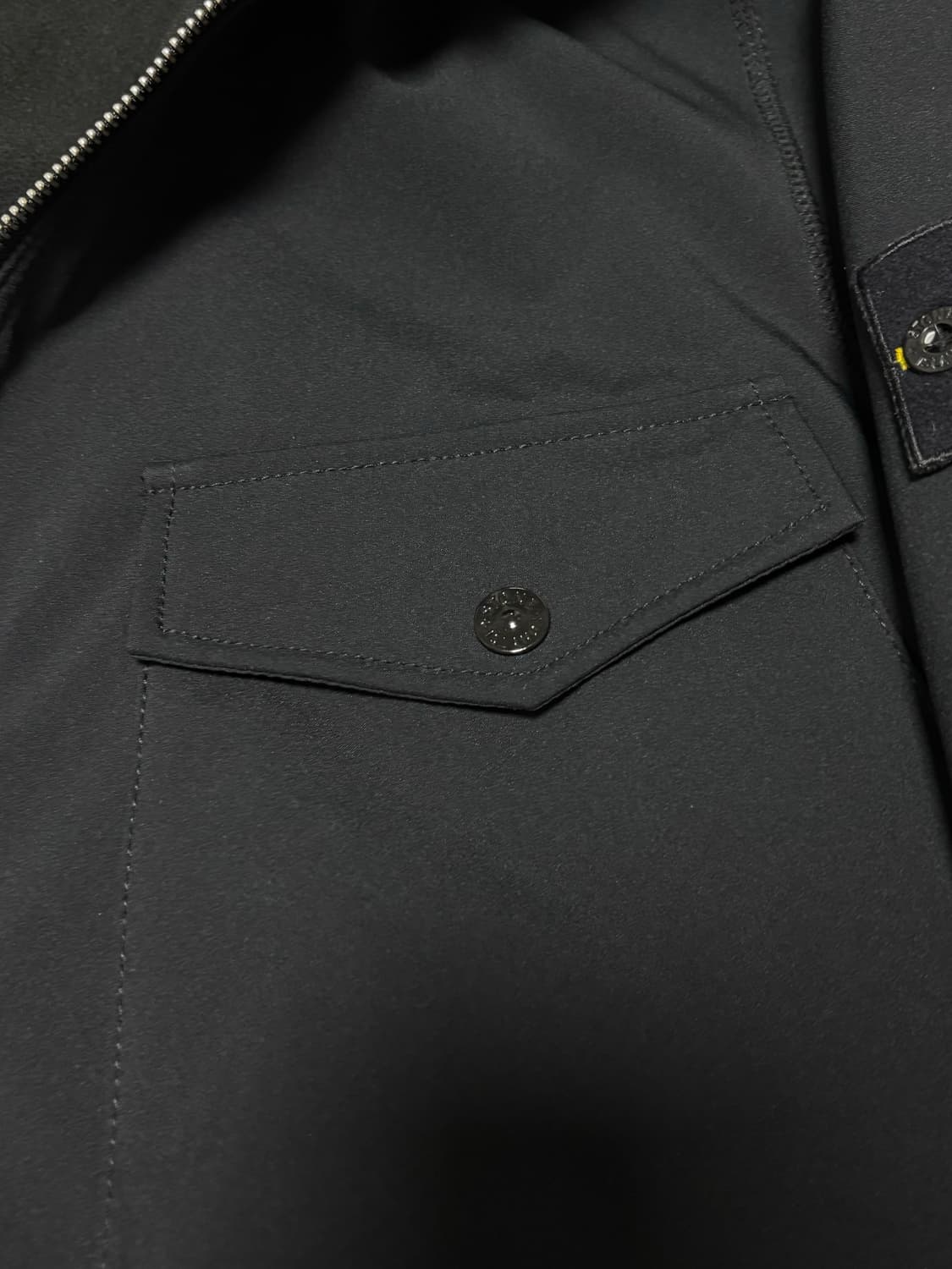 [백화점판] 스톤아일랜드 소프트쉘 후드 바람막이 자켓 [L] 상품이미지4