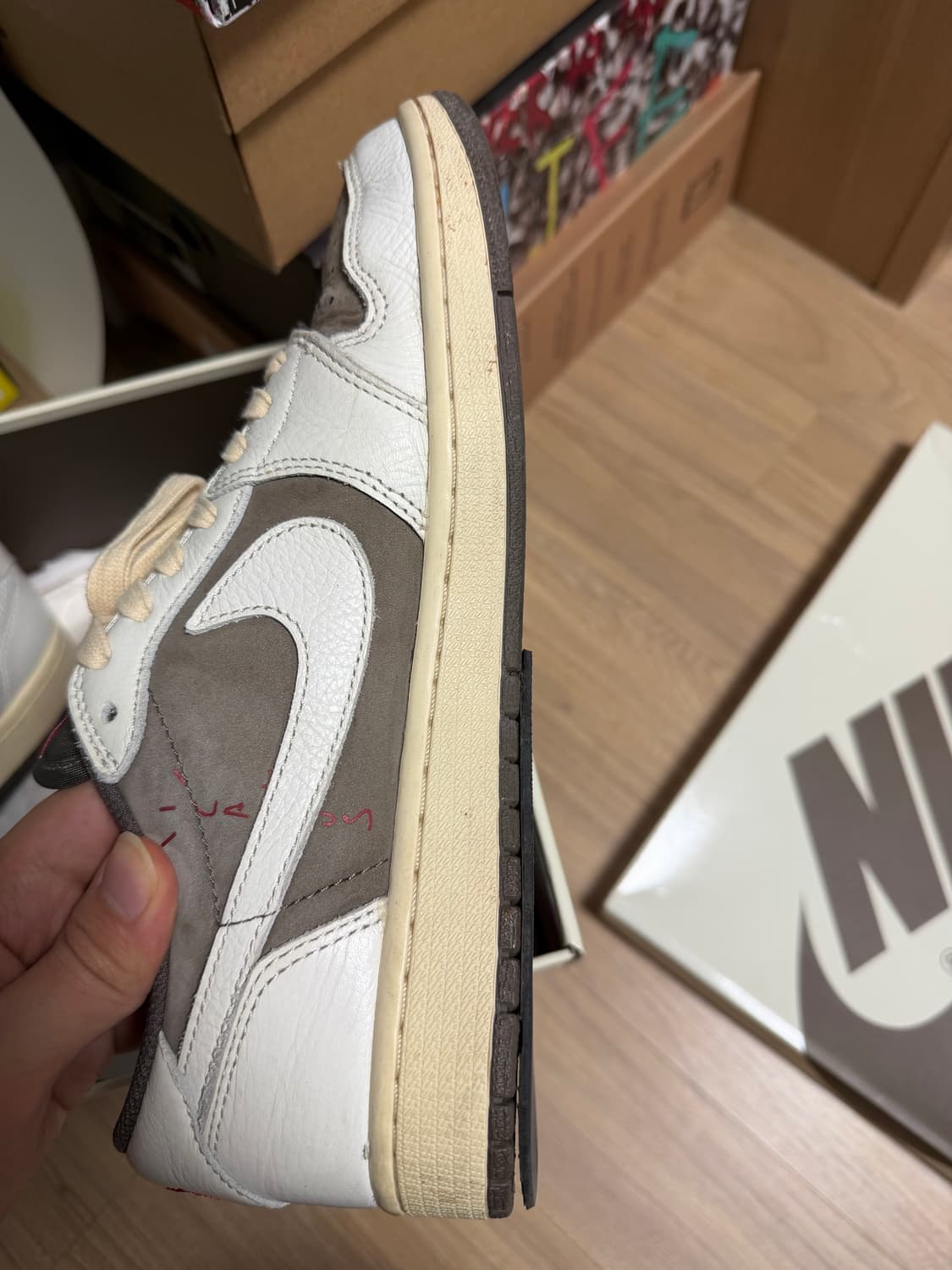 트래비스스캇 조던1 리버스 모카 270 상품이미지5