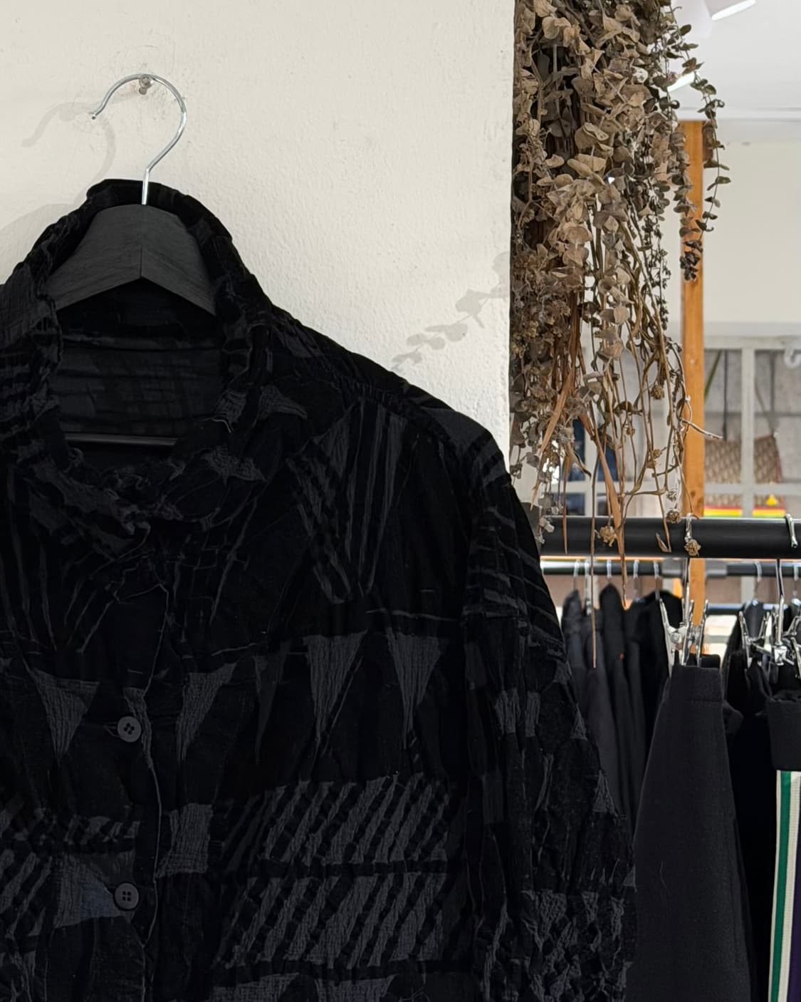 이세이 미야케 미 블랙 벨벳 하이넥 자켓 상품이미지3