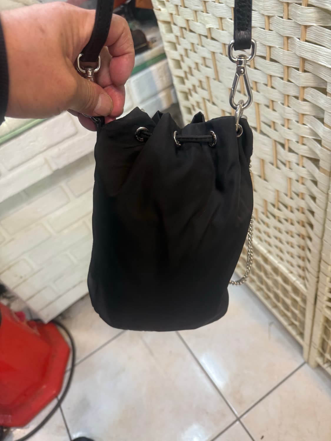 정품 프라다 나일론 파우치 버킷백 팝니다 상품이미지4