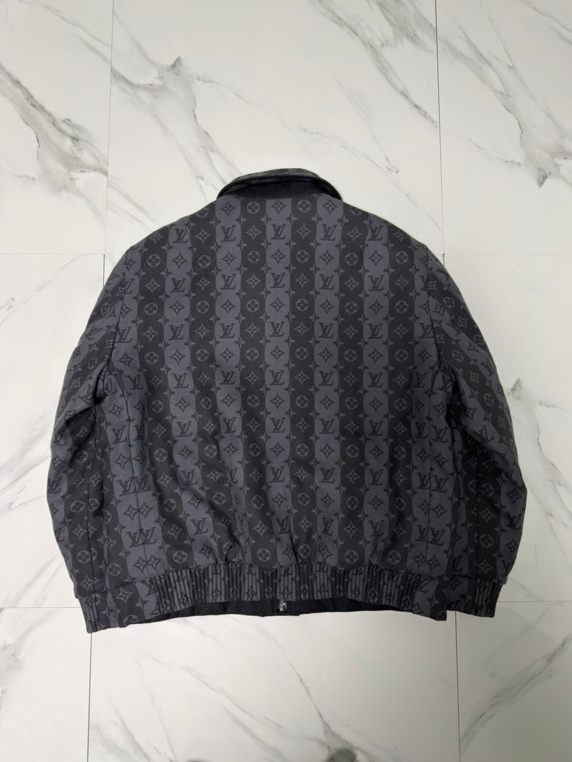 루이비통 x 니고 모노그램 리버서블 캐시미어 봄버 자켓 52 상품이미지5
