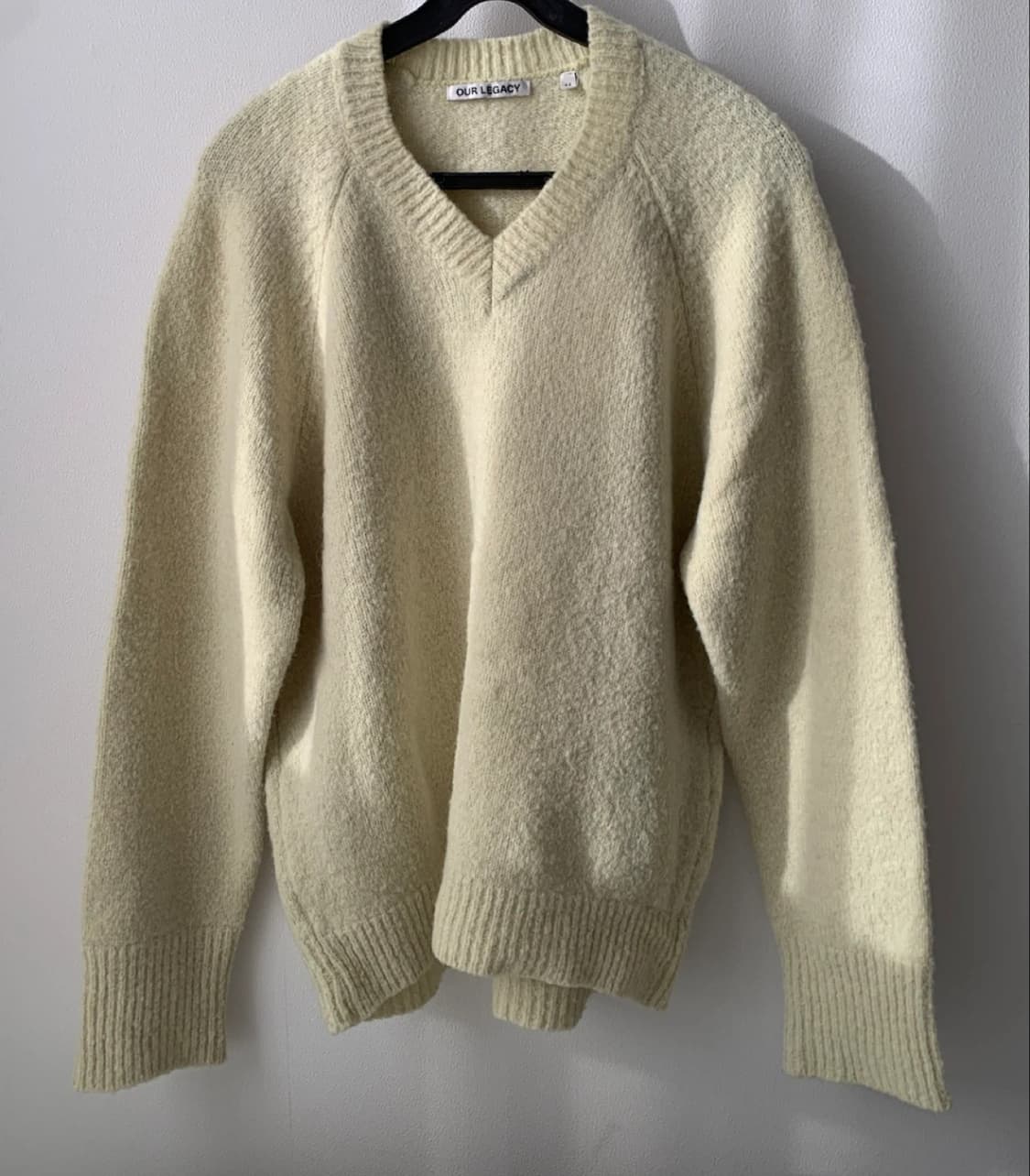 아워레가시 브이넥 니트 상품이미지1