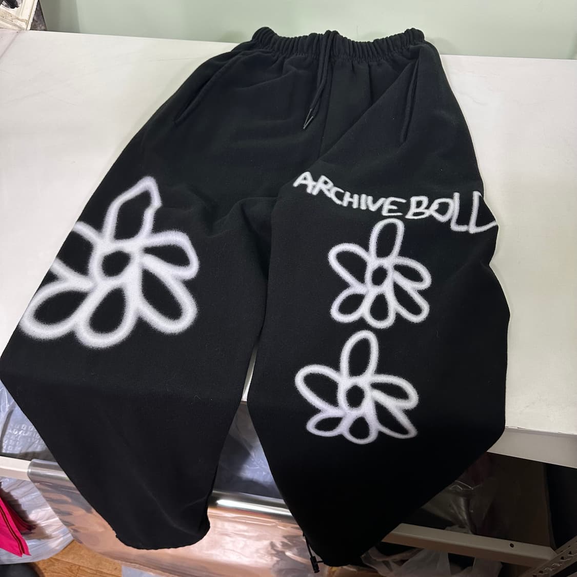 S-M 아카이브볼드 루즈핏 플라워 페인팅로고 밑단스트링 스웻팬츠 상품이미지2