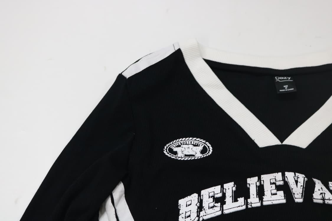 데이지 블랙 배색 V넥 BELIEVABLE 크롭 긴팔티셔츠 (M) 상품이미지4