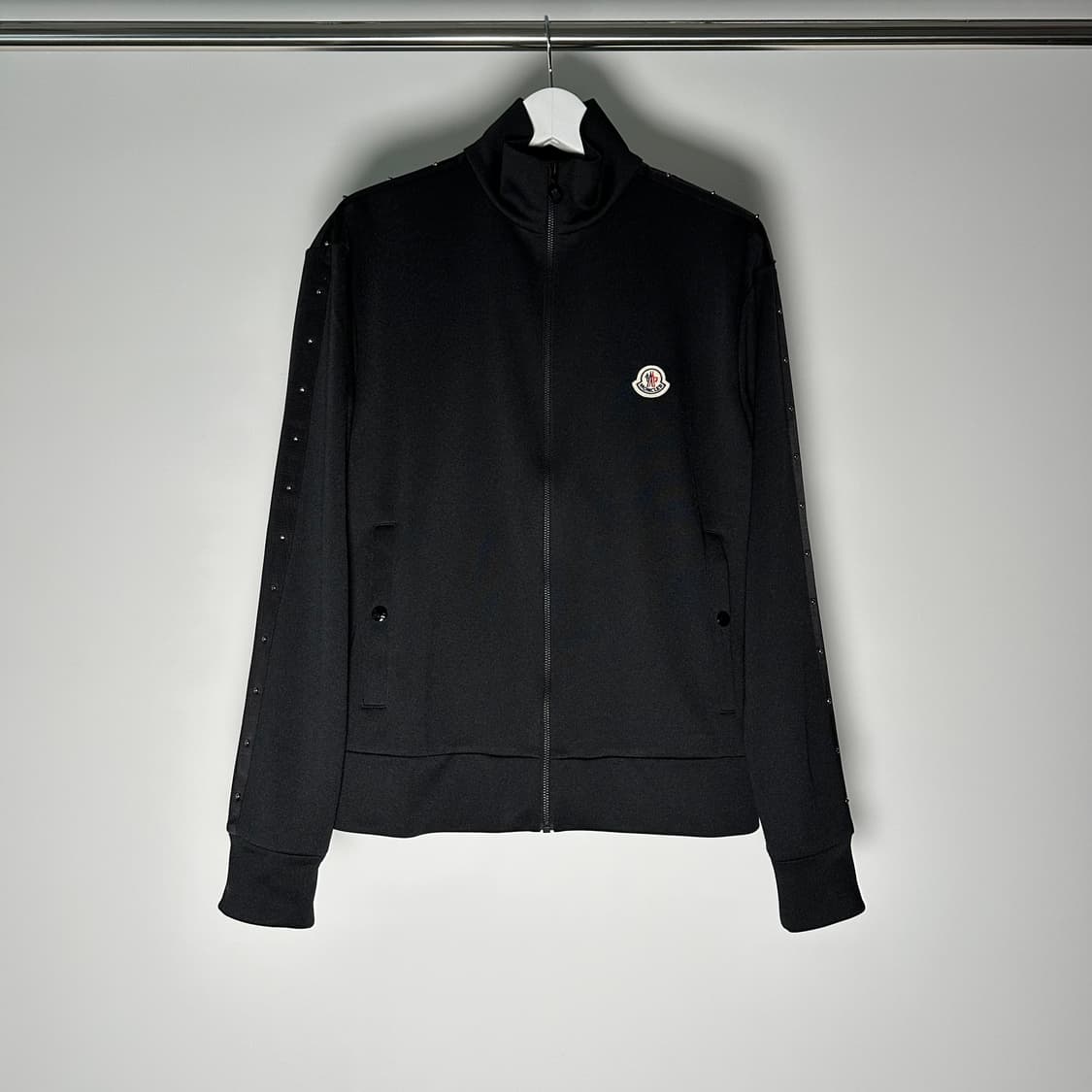 몽클레르 스터드 장식 트랙 자켓 상품이미지2