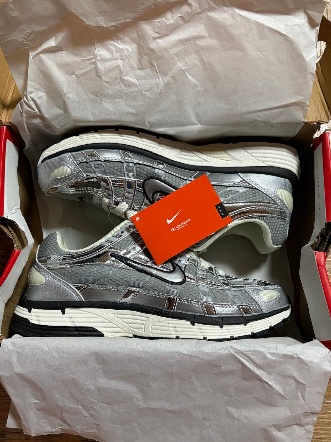 나이키 / p6000 메탈릭 실버 / 255 상품이미지2