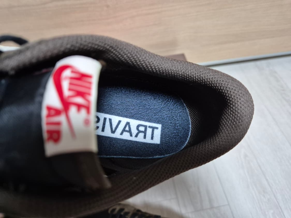 나이키 조던1 로우 트래비스 스캇 OG 모카 Tavis Scott 상품이미지6