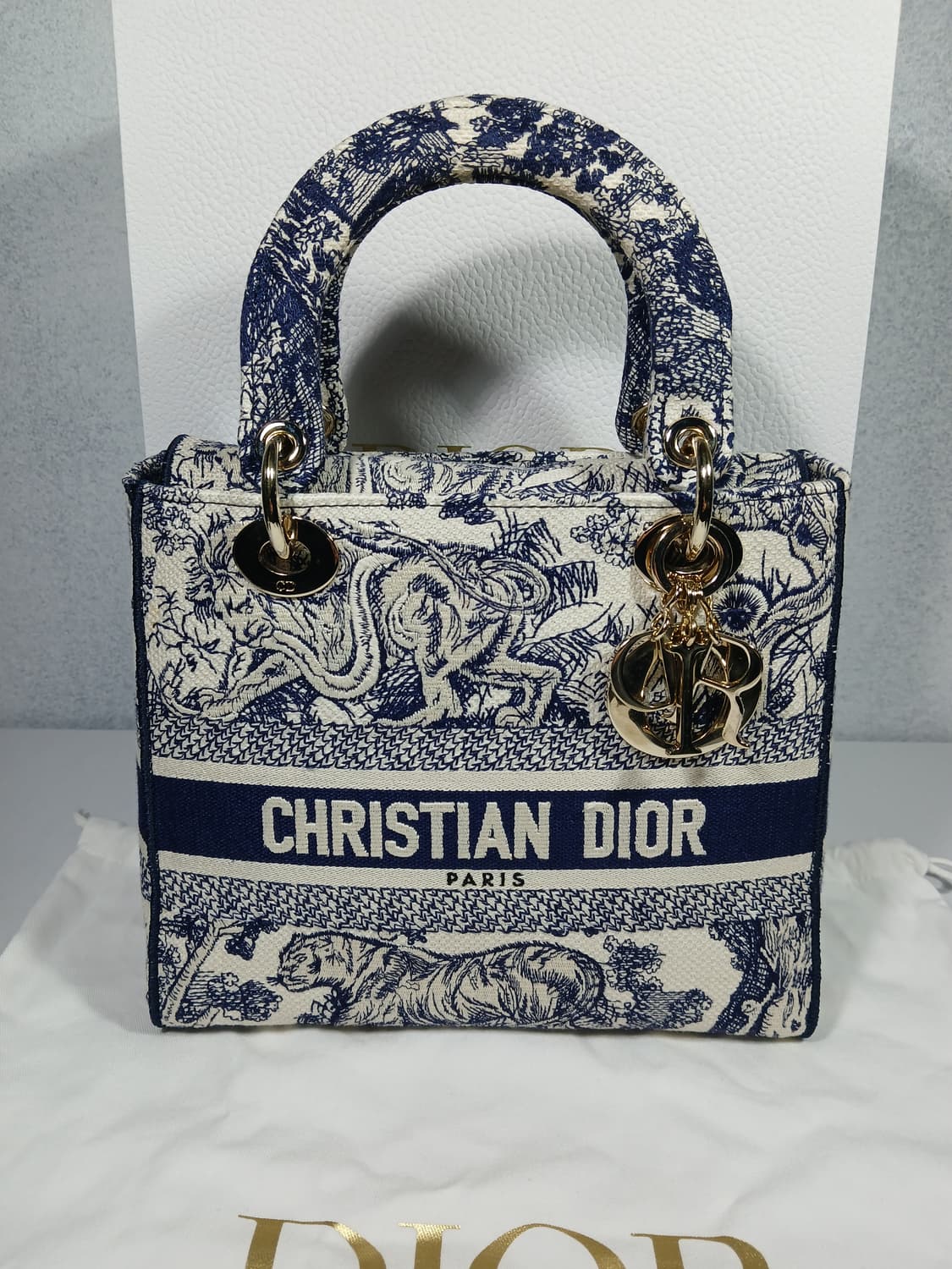 디올 디라이트 토트백 미듐 M0565OTDT 상품이미지3