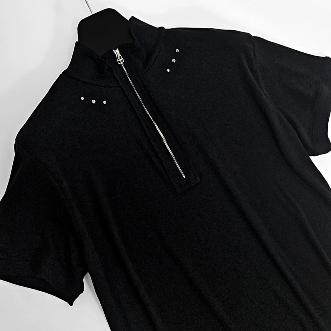 Giko 피어싱 리벳 컷 하프 슬리브 니트 (black) 상품이미지5