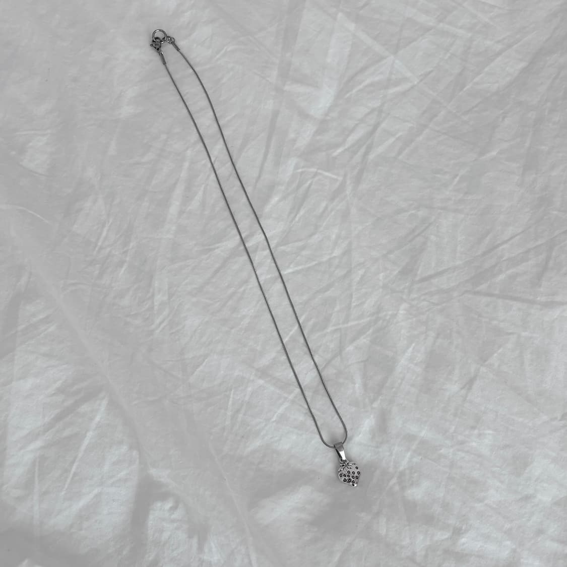 Strawberry necklace / 빈티지 써지컬 목걸이 상품이미지2