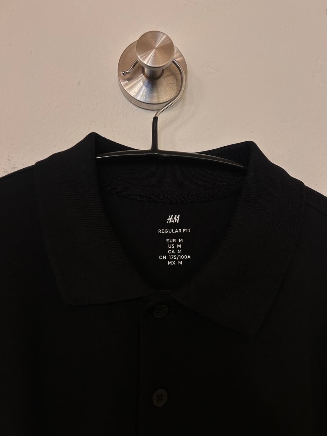 H&M 블랙 레귤러핏 폴로티 M (실측100-105) 상품이미지2