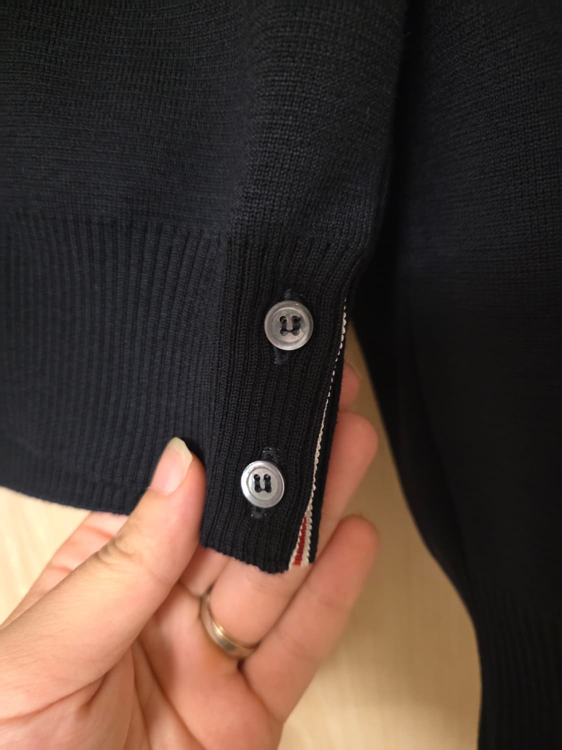 [새상품급/3] 톰브라운 백삼선 밀라노스티치 가디건 상품이미지4