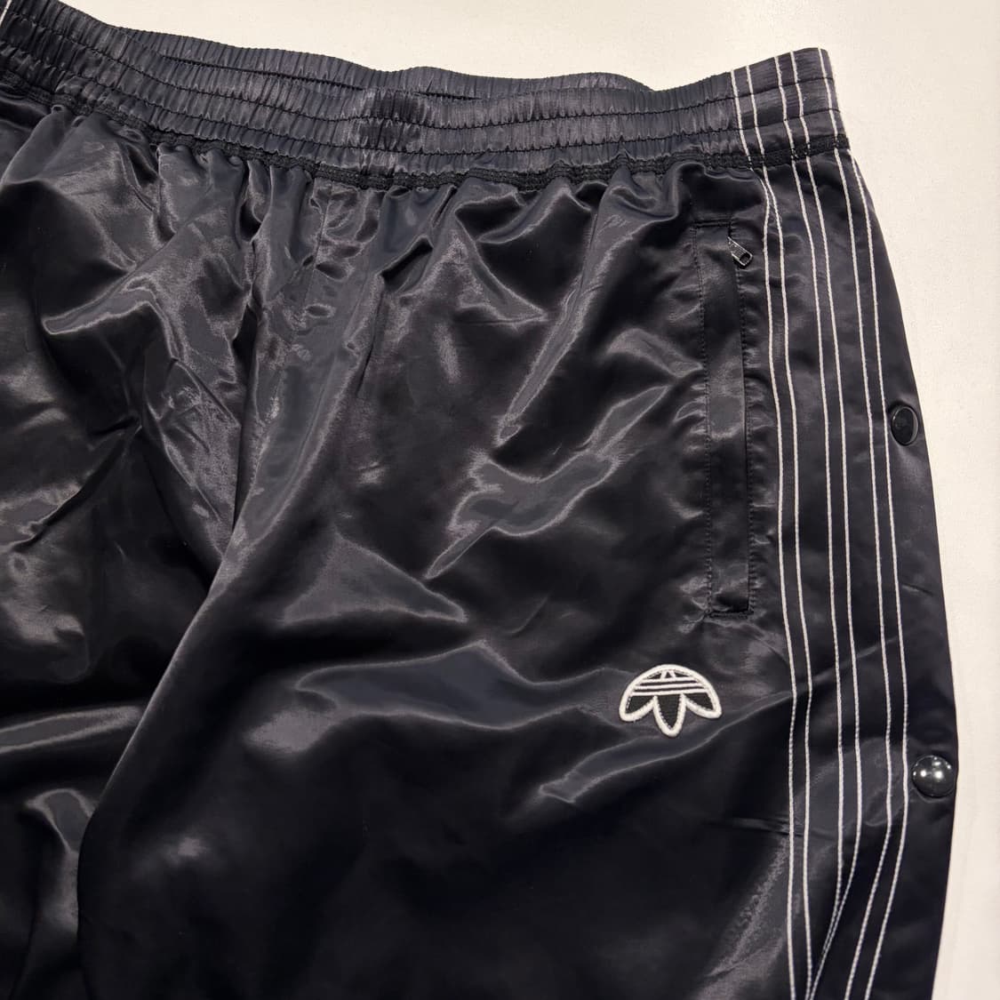 [L] 아디다스 알렉산더왕 유광 블랙 트랙 바지 스냅 버튼 C717 상품이미지3