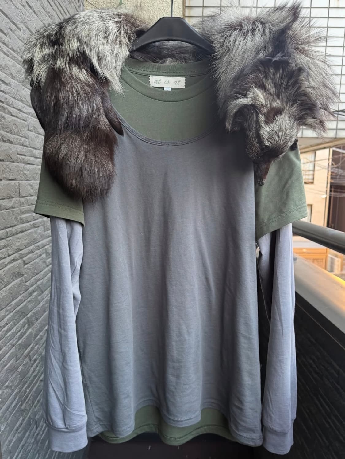 at is at 트리플 레이어드 티셔츠 (그레이,그린) 상품이미지3