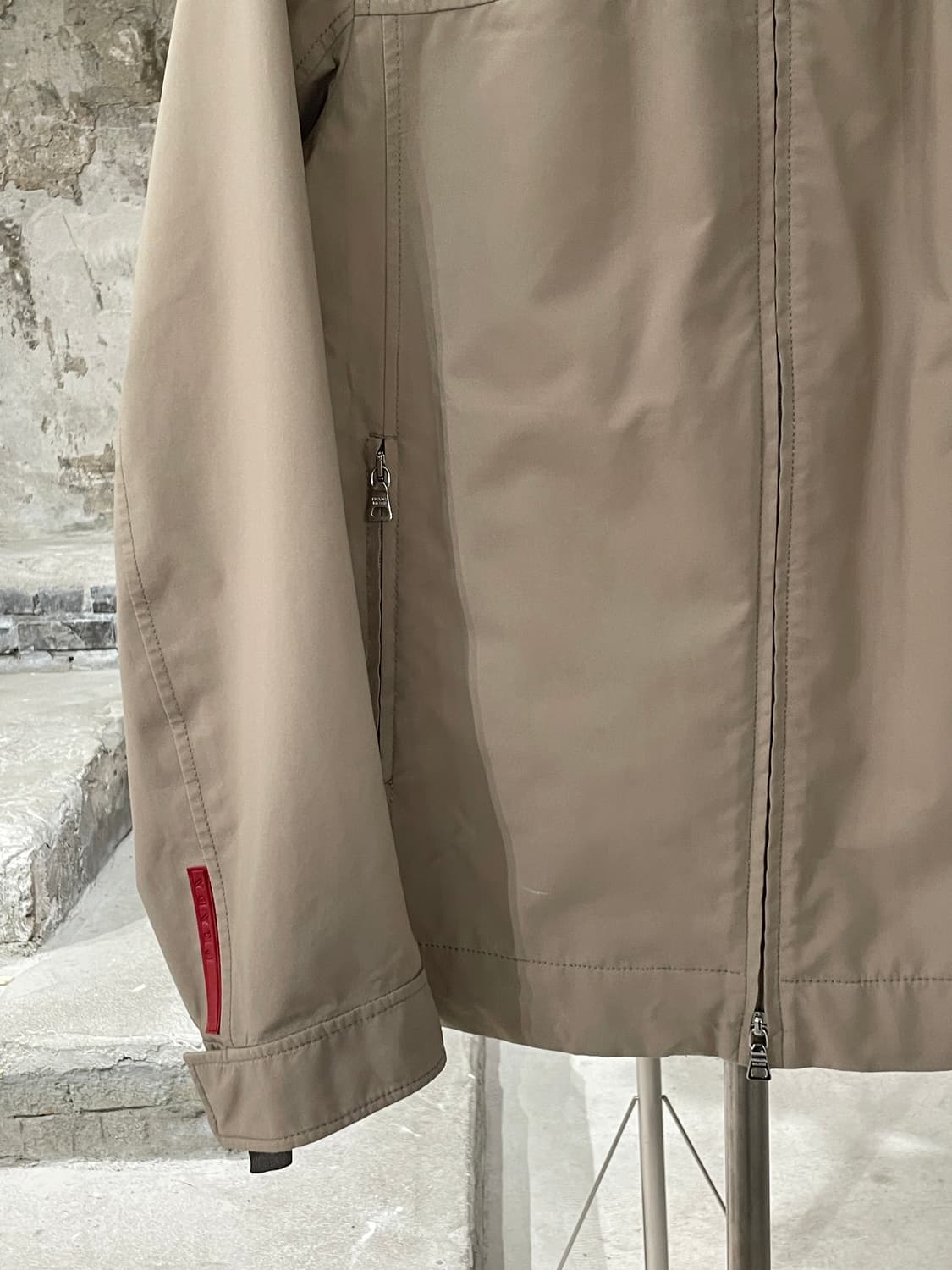 프라다 레드탭 베이지 고어텍스 투 웨이 집업 자켓 상품이미지4