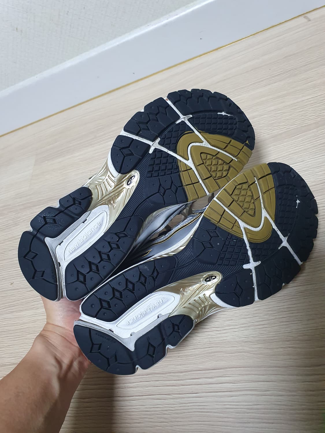 뉴발란스 1906R 실버 운동화 240 상품이미지7