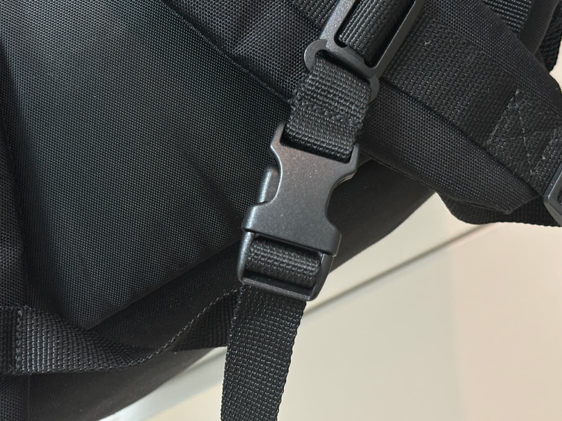 칼하트WIP 리플렉티브 킥플립 백팩 상품이미지3