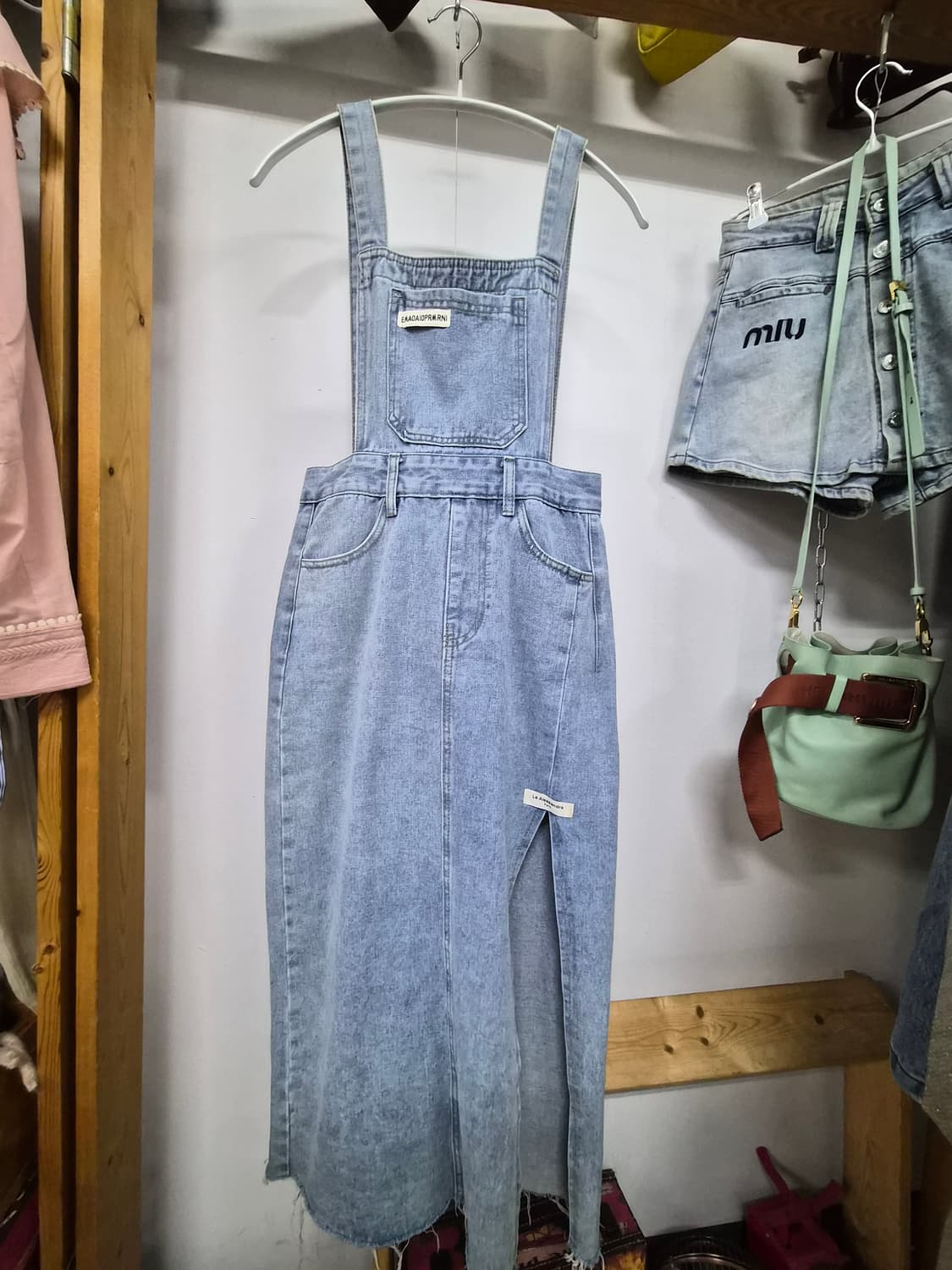 beige 핀턱 자켓. 데님 멜빵 슬릿 원피스 상품이미지9