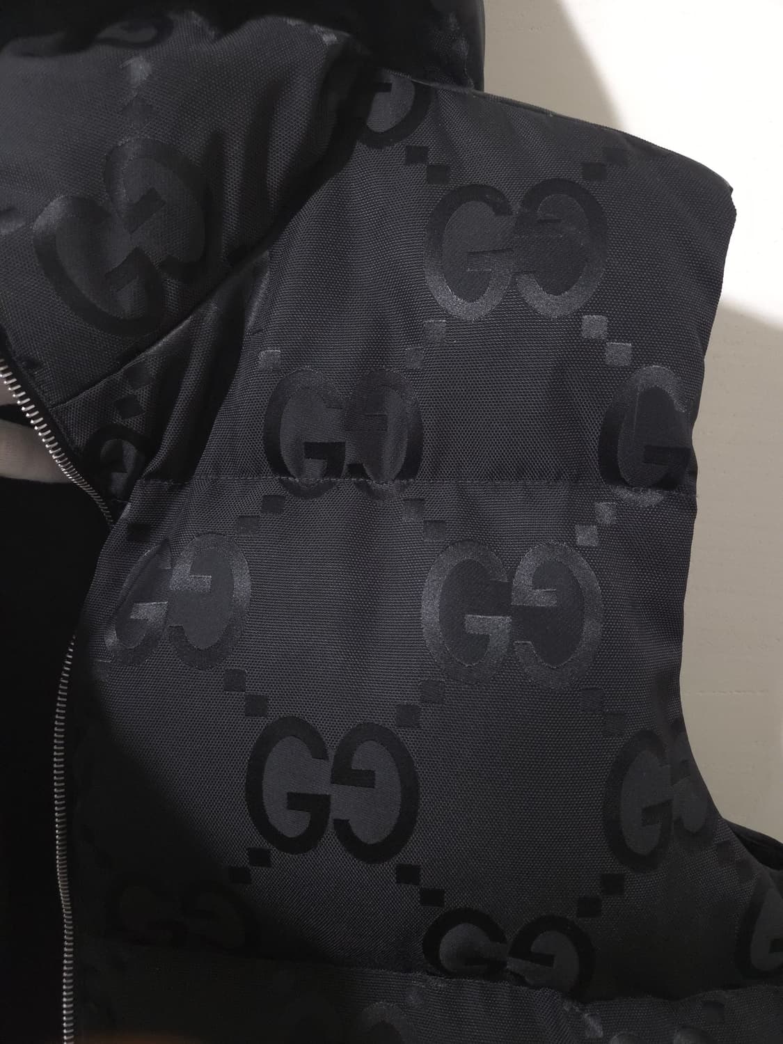 [새상품급] 구찌 풀 모노그램 패딩 조끼 46 Size 상품이미지4