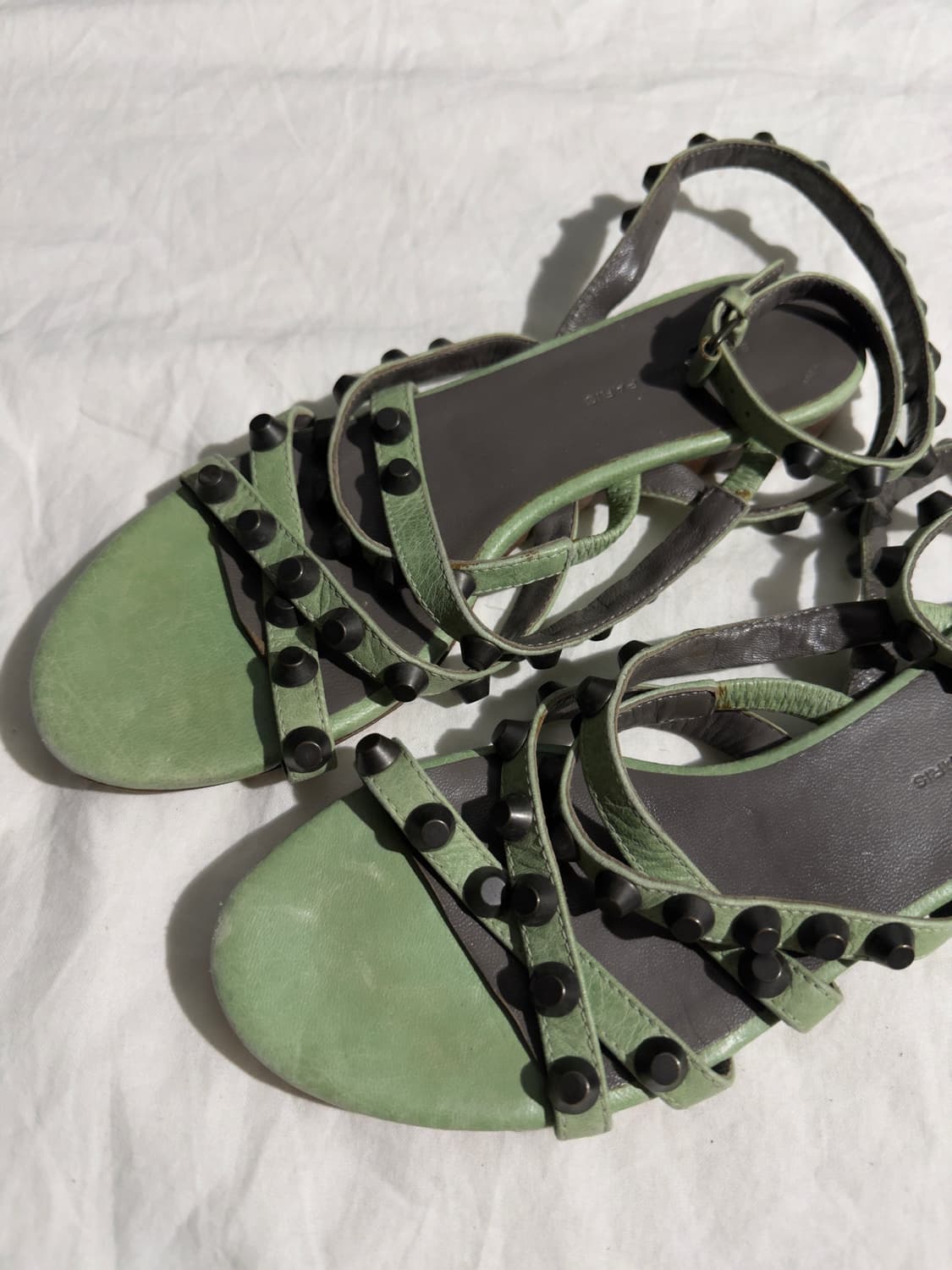 발렌시아가 스터드 스트랩 모터시티 샌들 상품이미지2