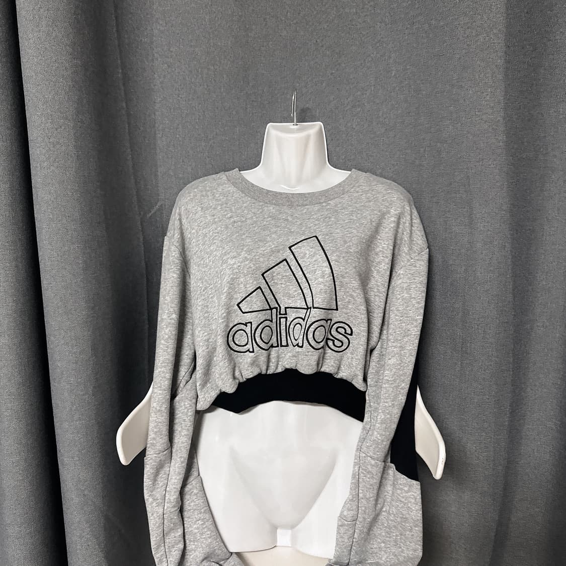 아디다스 크롭맨투맨 상품이미지1