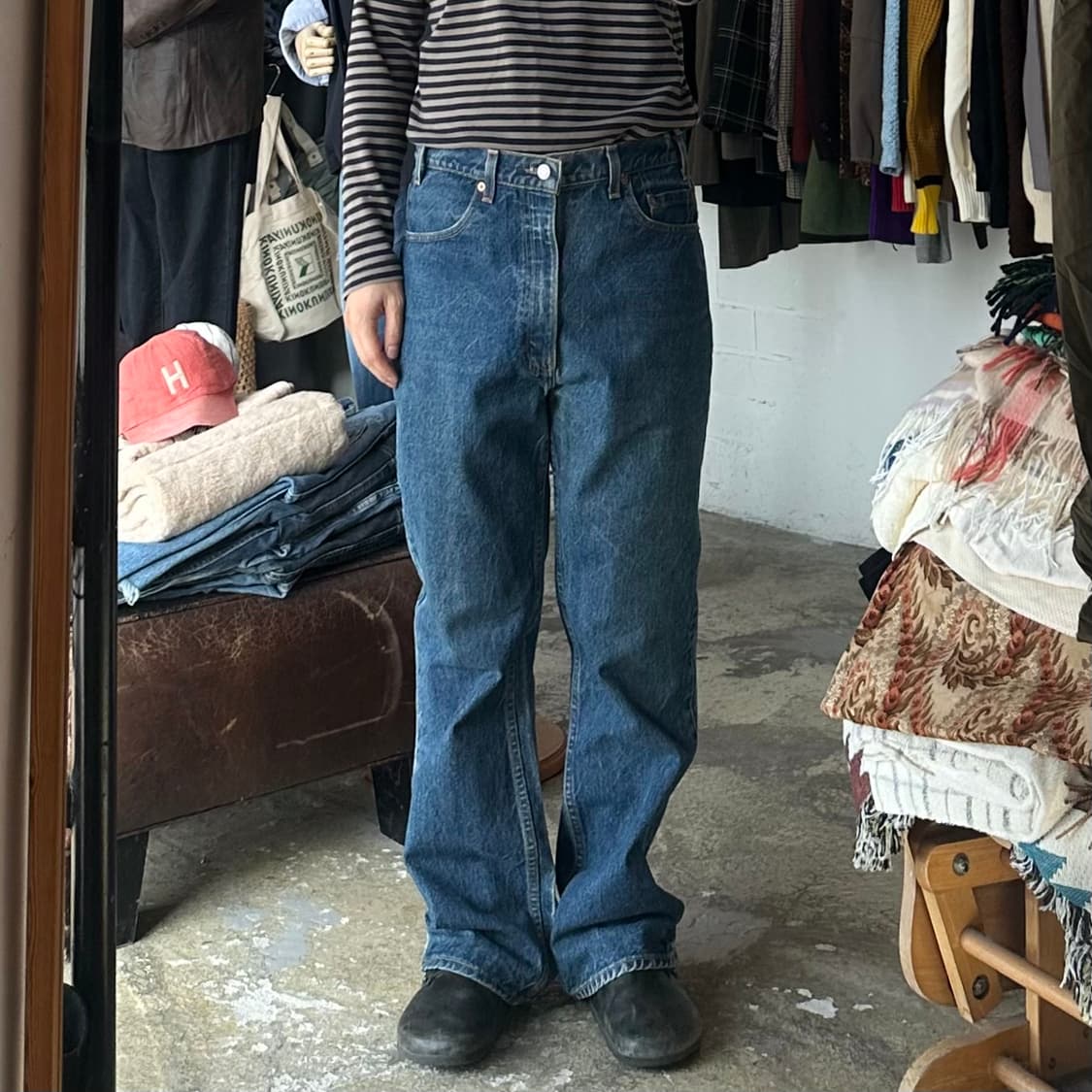 (착용컷) 90's 리바이스 517 부츠컷 진 (남성용 34.5) 상품이미지3