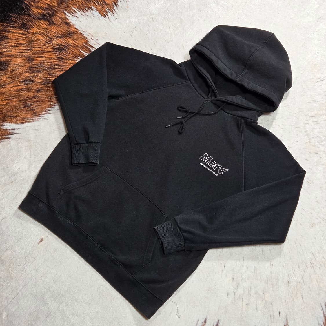 어커버 블랙 후드티 상품이미지4