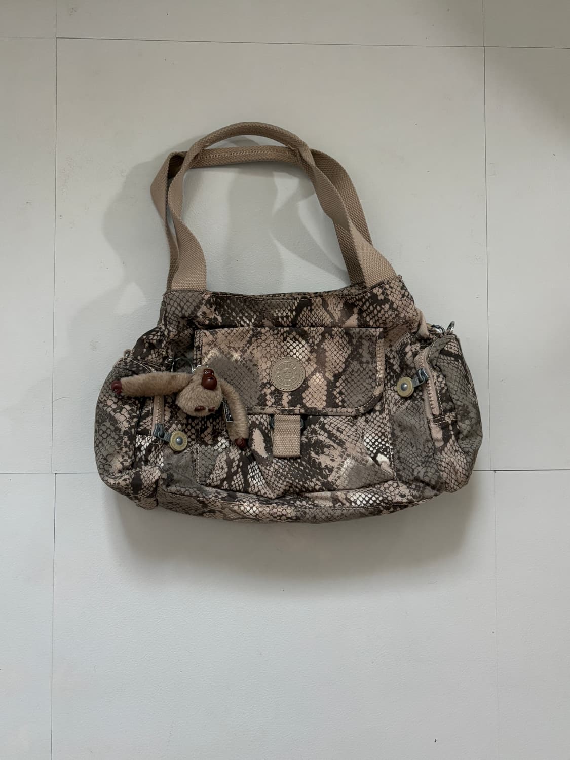 • Kipling snake pattern gray shoulder ba 상품이미지2