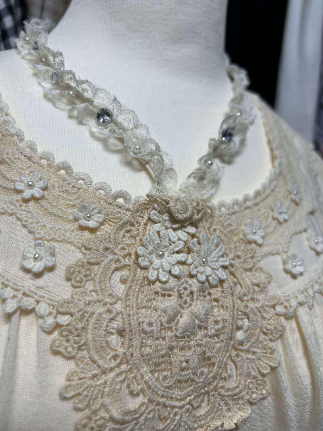 엑시즈팜 큐빅레이스 블라우스  상품이미지2