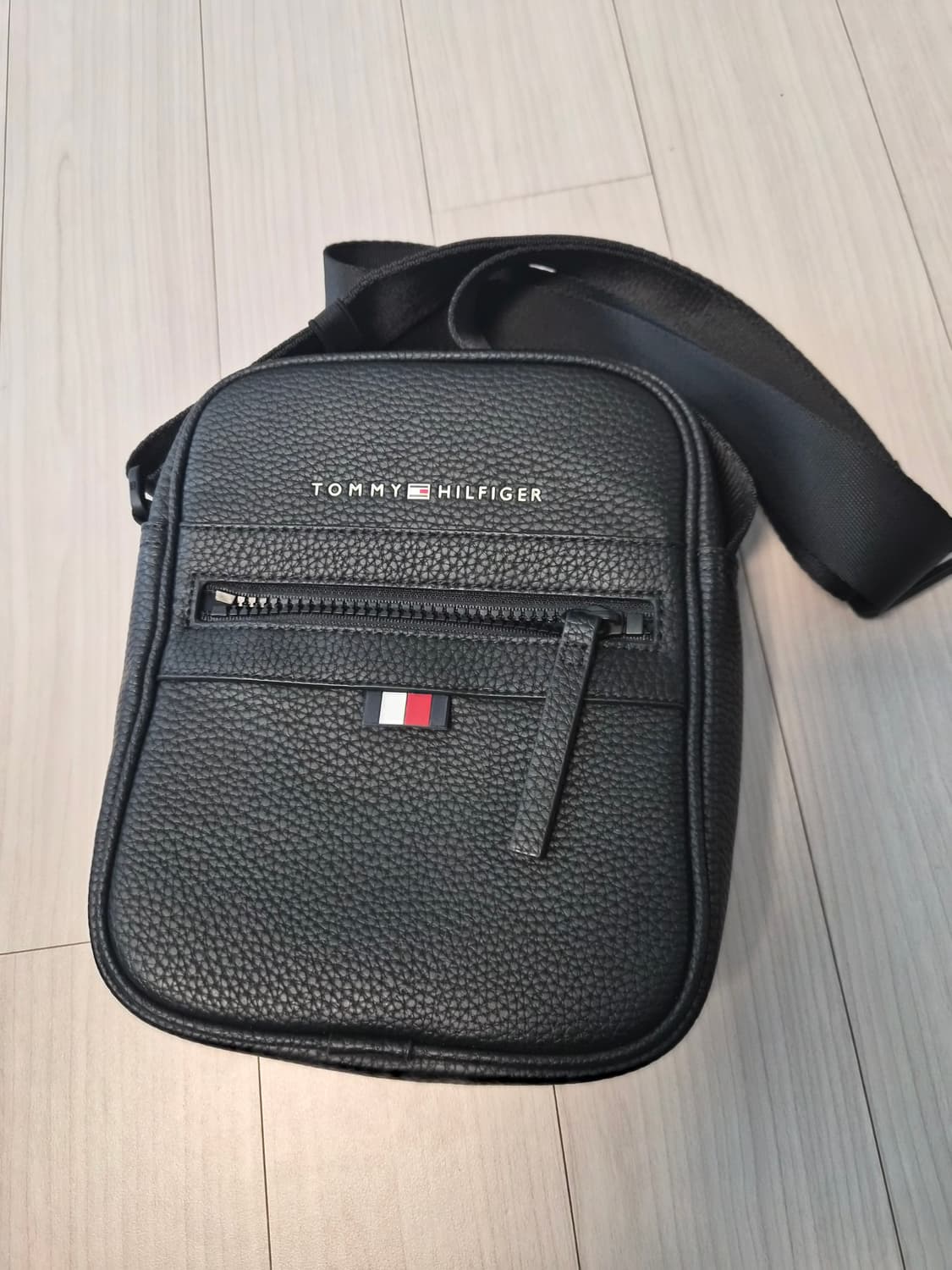 타미힐피거 에센셜 스몰 리포터 백 상품이미지6